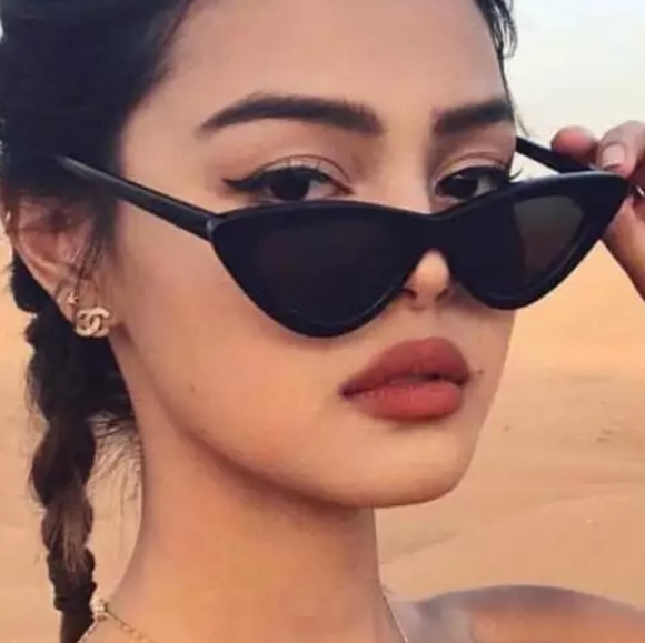 Accessories - Retro Cat Eye Sunnies 😎